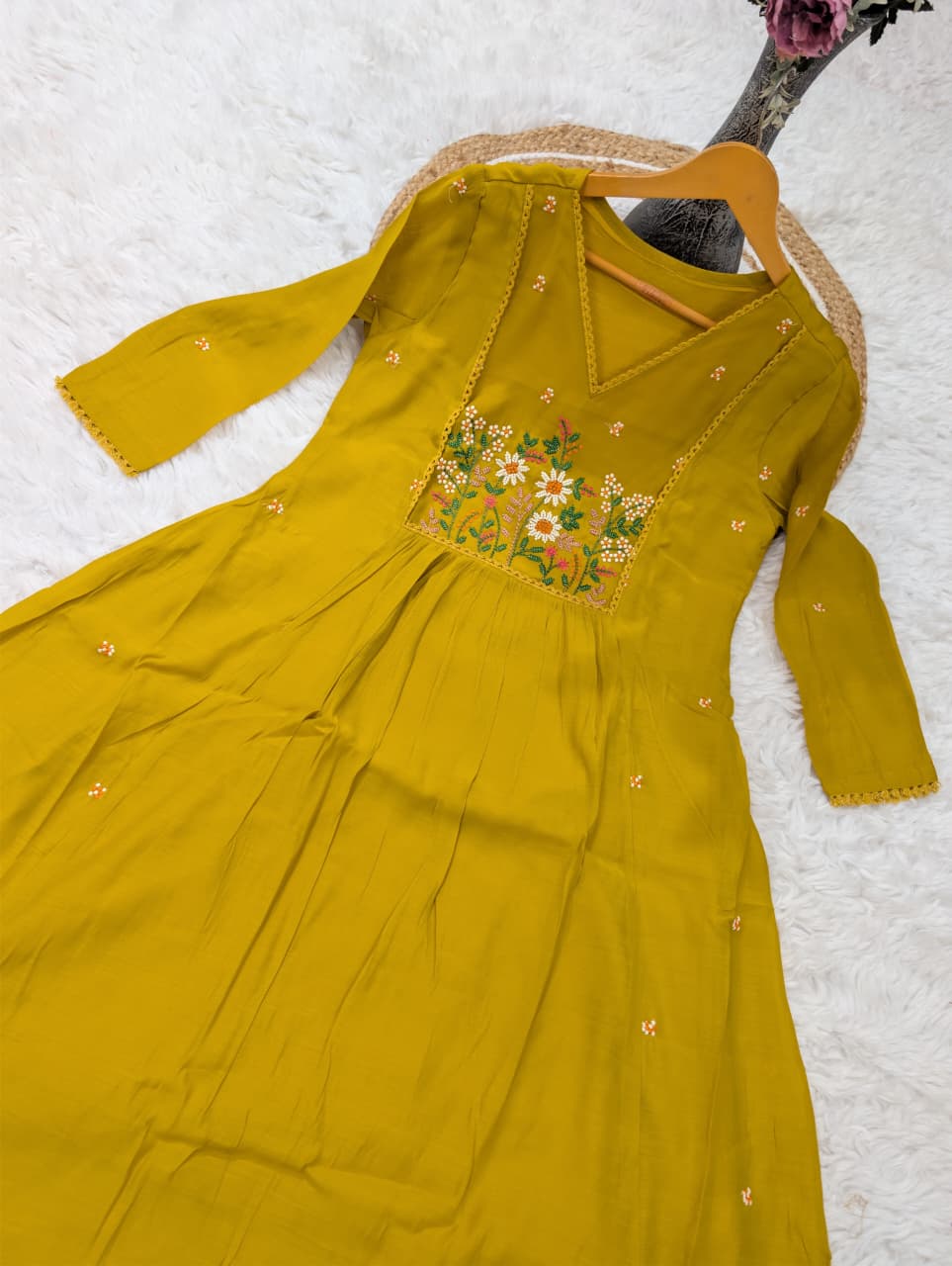 Women's Embroidered Chanderi Kurta Pant Set with Pure Chanderi Dupatta