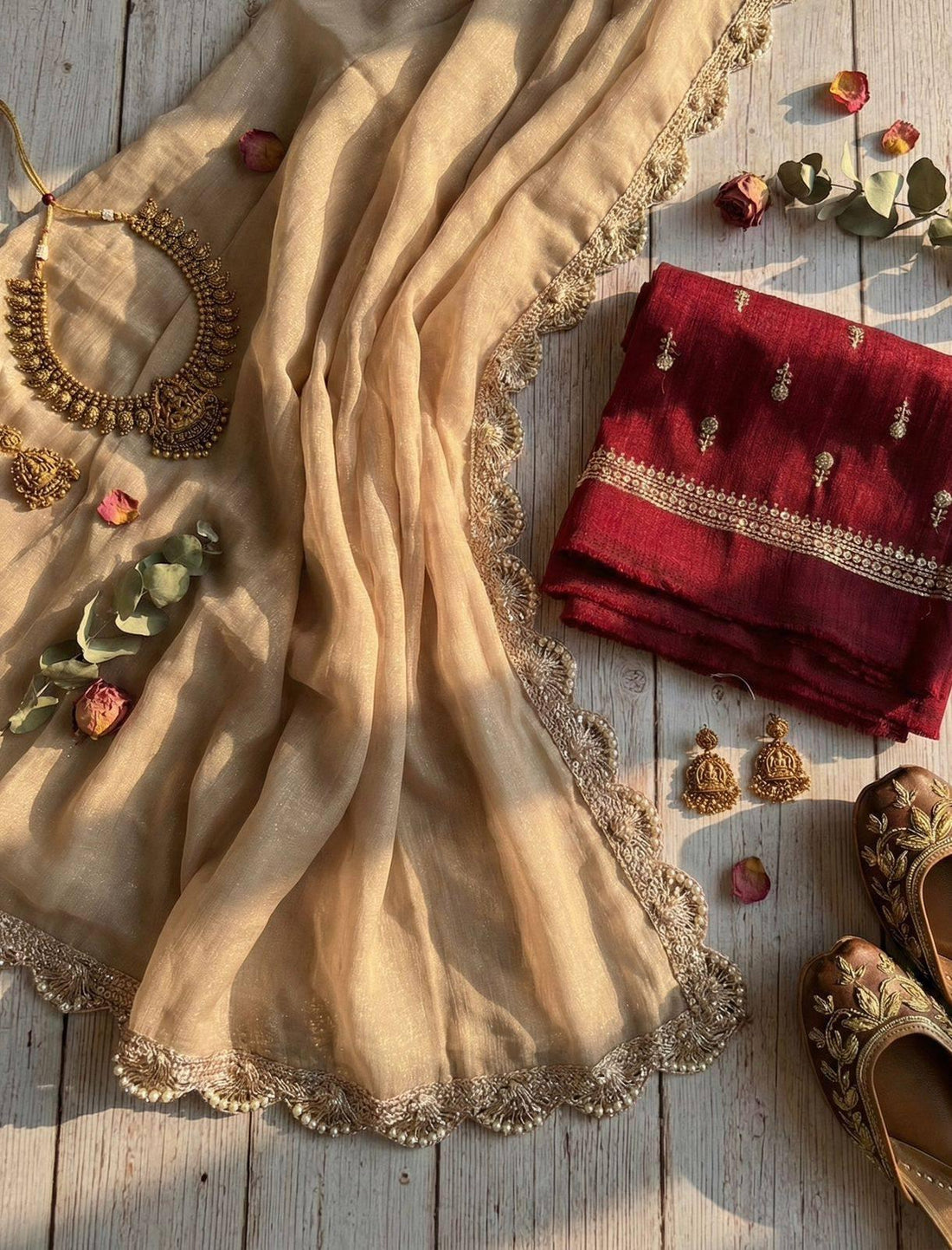 Women's Crunchy Saree with Lace Border & Iconic Silk Blouse
