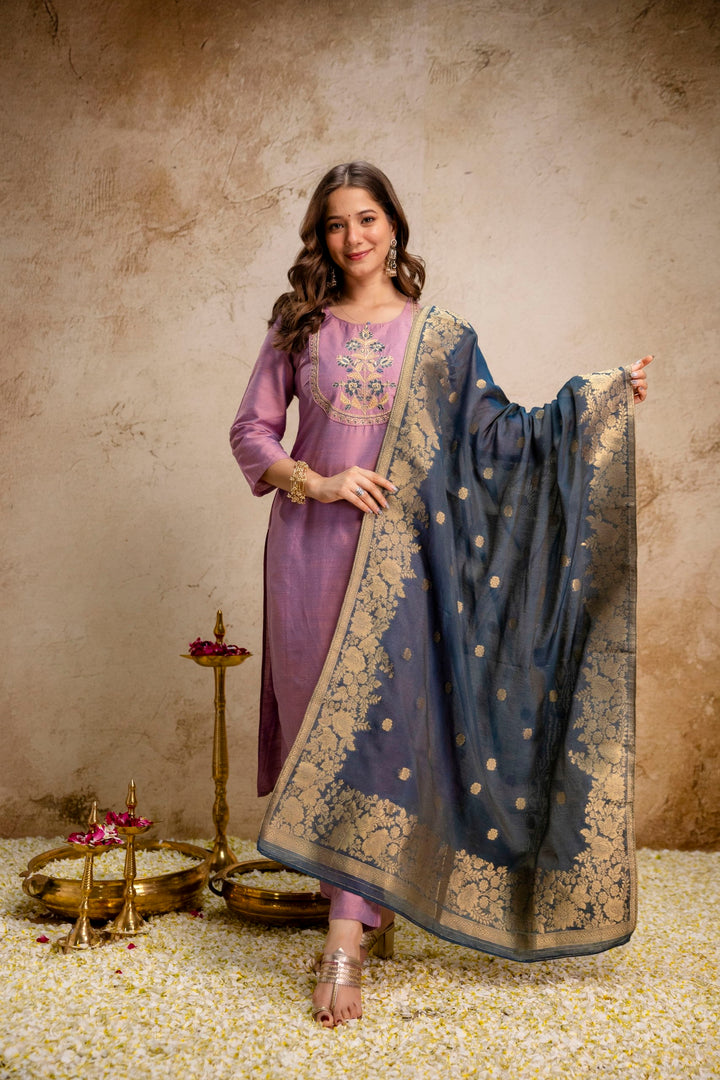 WOMEN'S HEAVY VETICAN KURTA SETS  *NAISA*