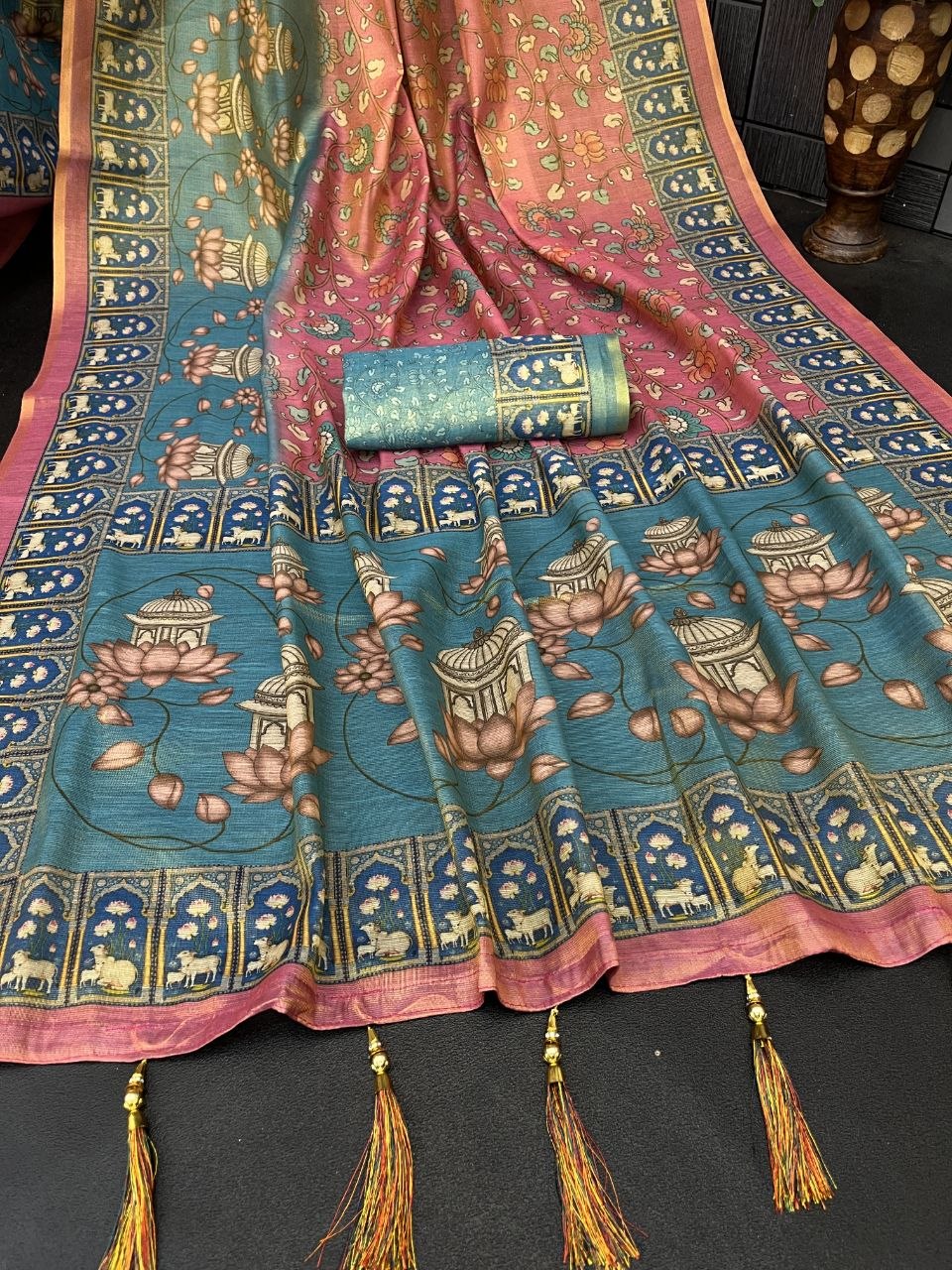 Women’s Soft Premium Handloom Digital Print Saree with Rich Pallu & Blouse Piece