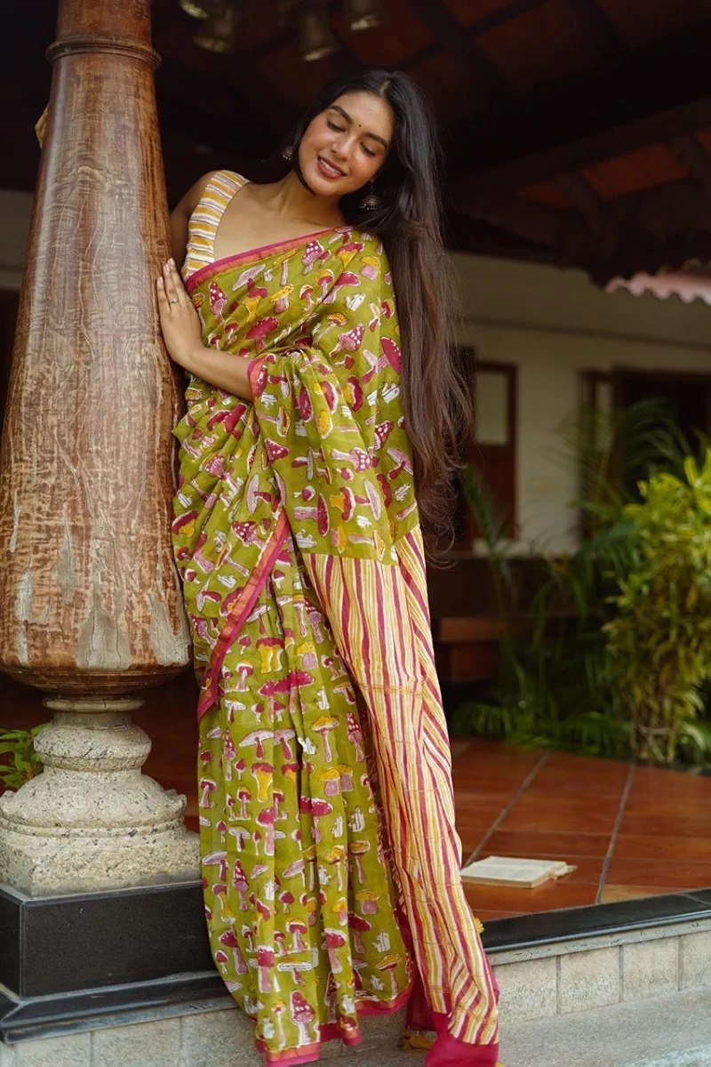 Women’s Premium Linen Cotton Digital Print Saree with Rich Pallu & Heavy Border