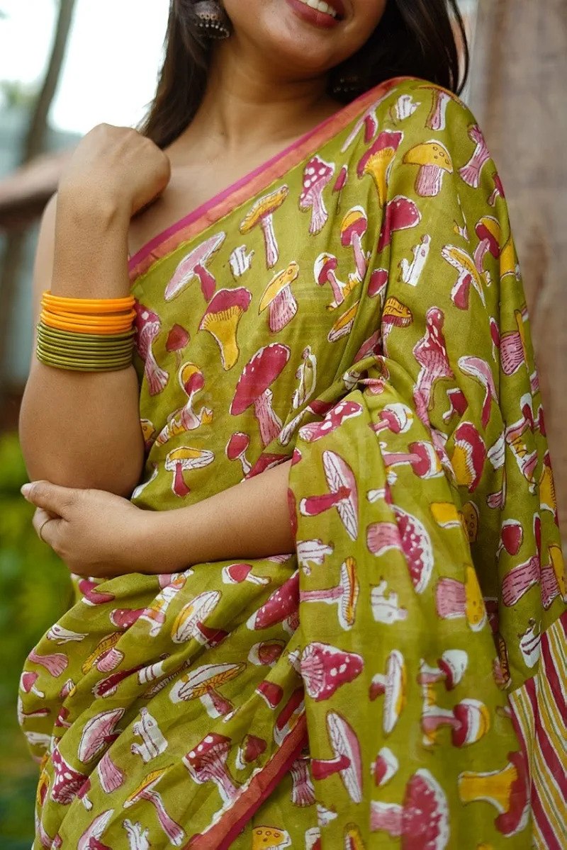 Women’s Premium Linen Cotton Digital Print Saree with Rich Pallu & Heavy Border
