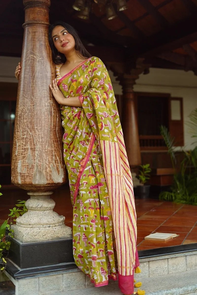 Women’s Premium Linen Cotton Digital Print Saree with Rich Pallu & Heavy Border