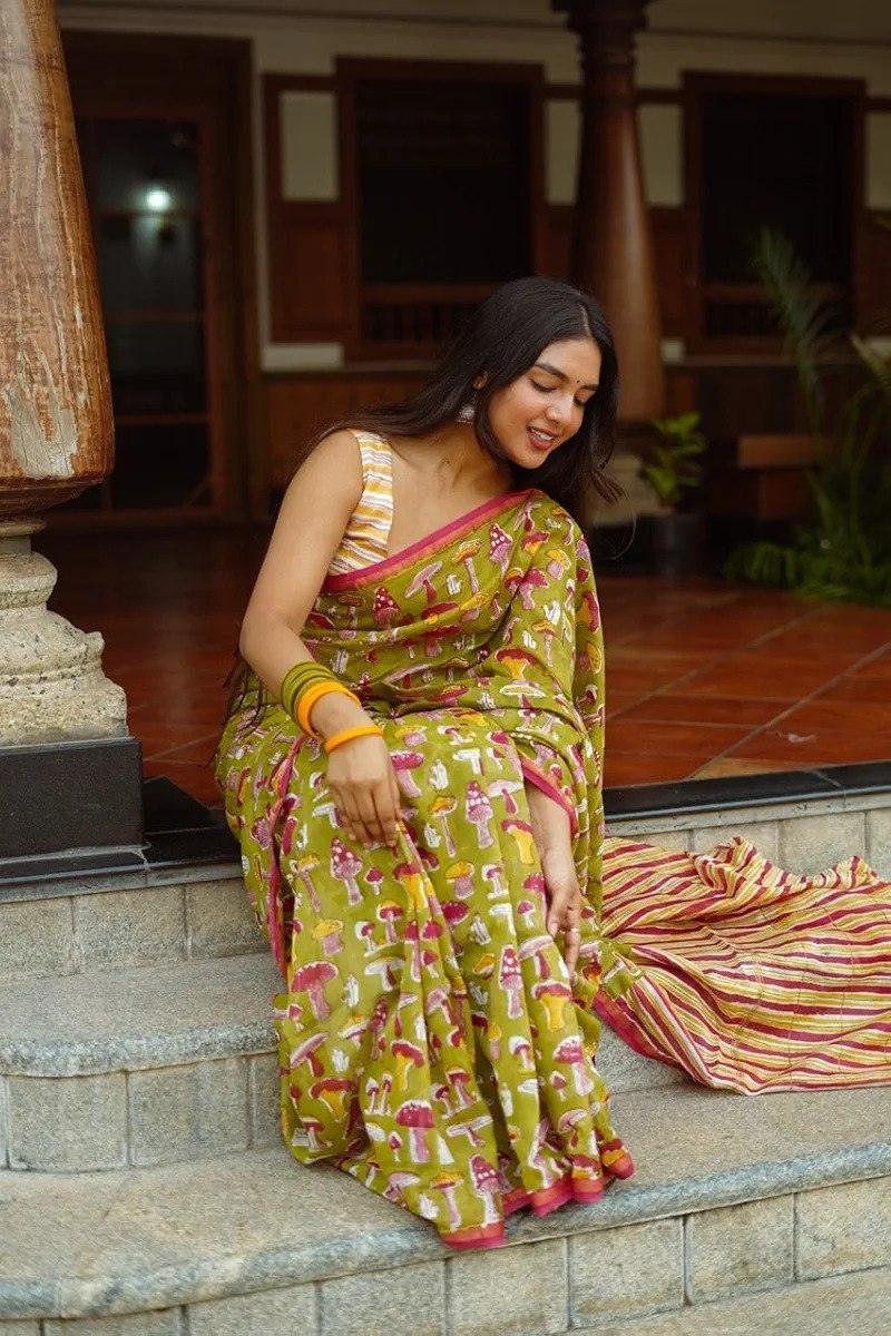 Women’s Premium Linen Cotton Digital Print Saree with Rich Pallu & Heavy Border