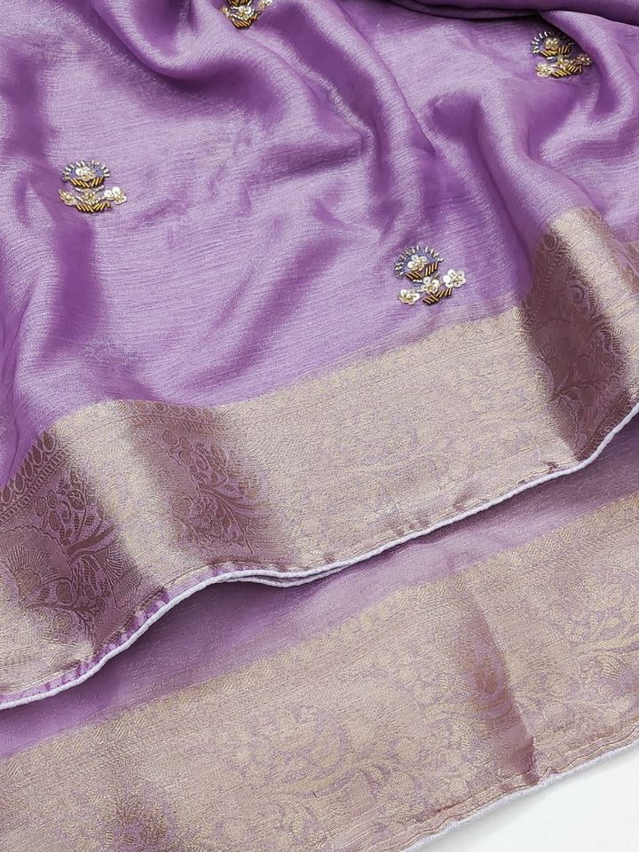 Presenting you the luxurious and glamorous trending hand work saree "KTD 3008"