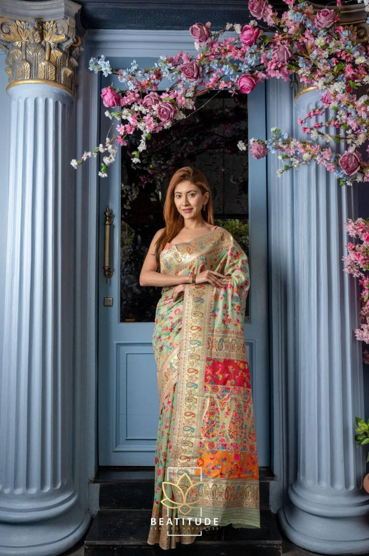 Presenting you the luxurious and glamorous trending hand work saree "KTD 19"